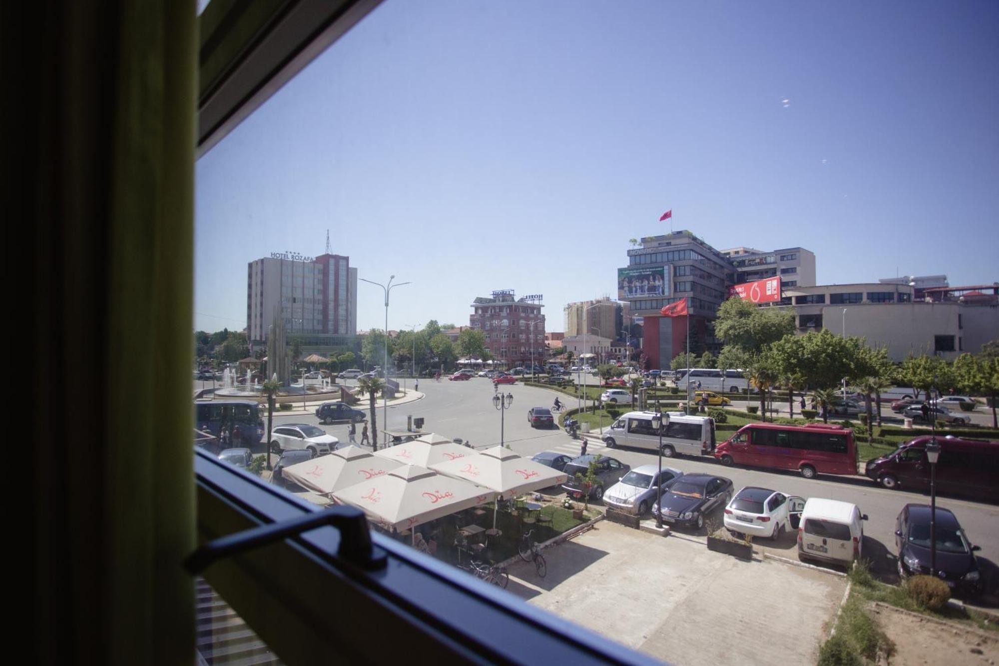 Corner Hostel ชโคเดอร์ ภายนอก รูปภาพ